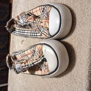 Gotta Flurt Plaid Athletic Shoes - Black, White, Tan Size 9